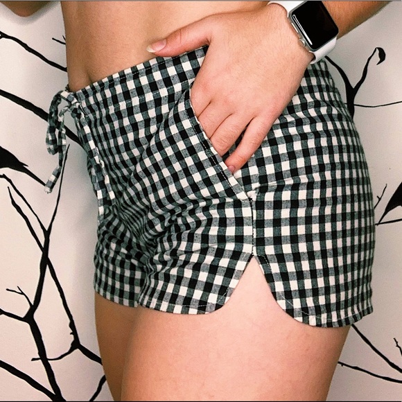Brandy Melville Checkered Shorts - Picture 3 of 3